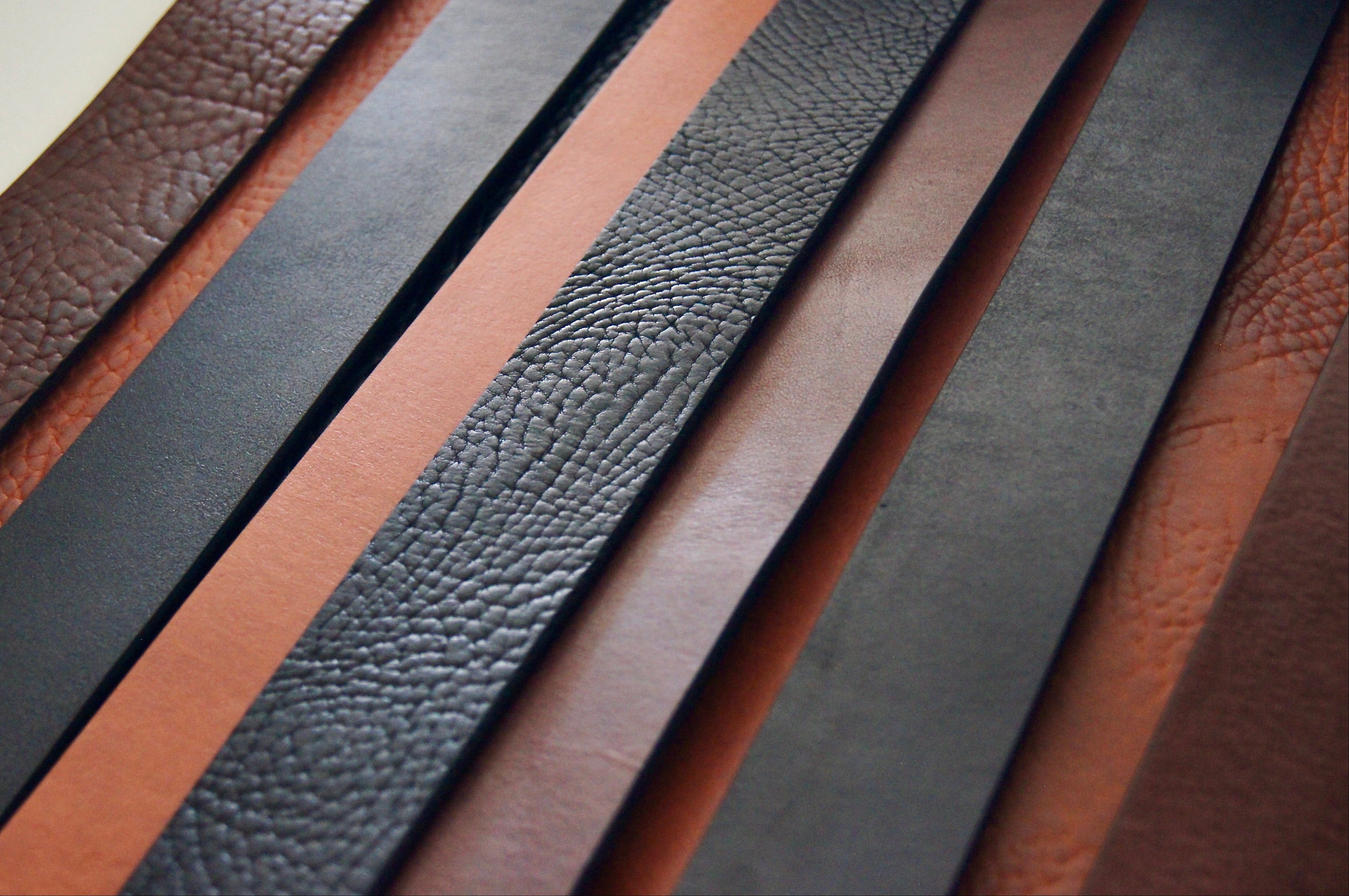 smooth and shrunk leather belts